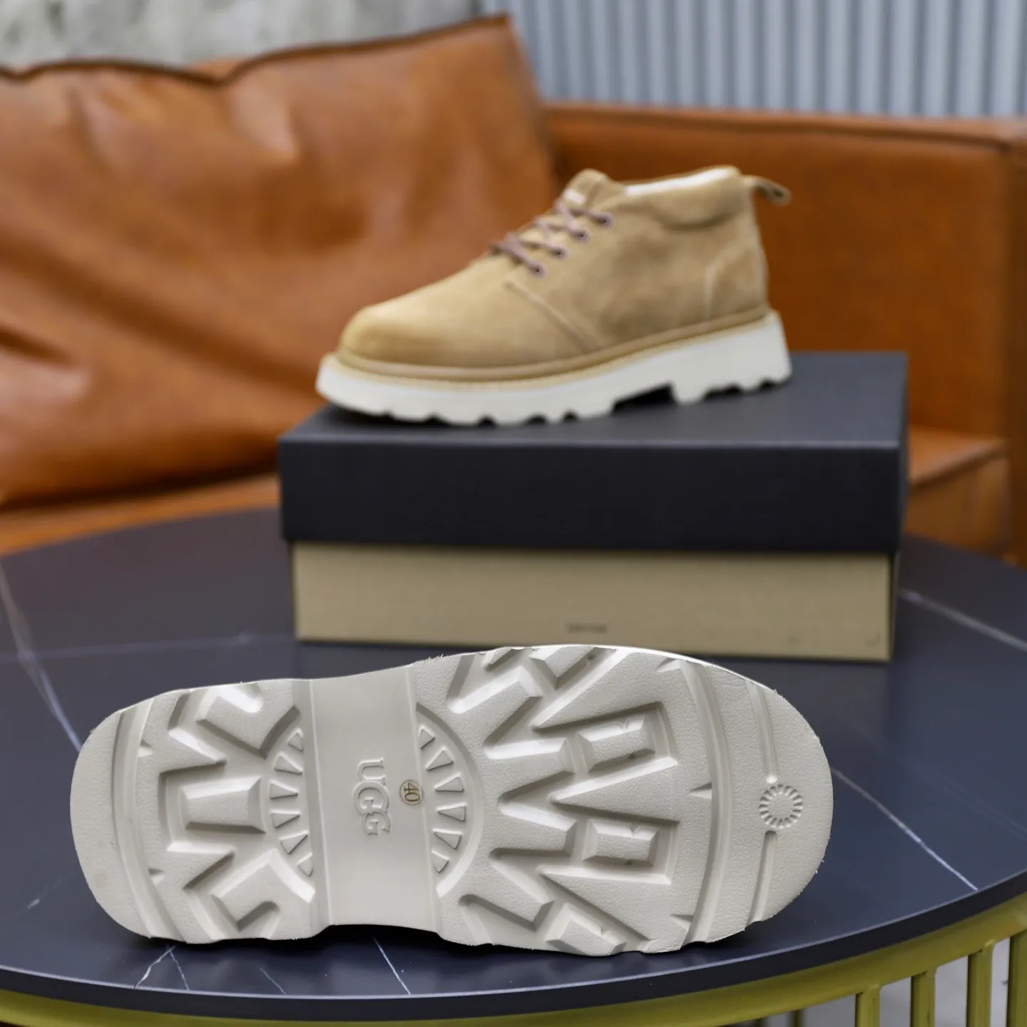 Ex-factory price: 640💰Thick wool imported from Australia Brand: UGG genuine purchasing agent Size: 39-45 Grade: Official website 1:1 Material: First layer of genuine leather waterproof and antifreeze upper Real wool lining Original non-slip soft wear-resistant outsole Style category: Men's casual shoes Trendy style Comfortable on the feet Color: Official website color synchronization
